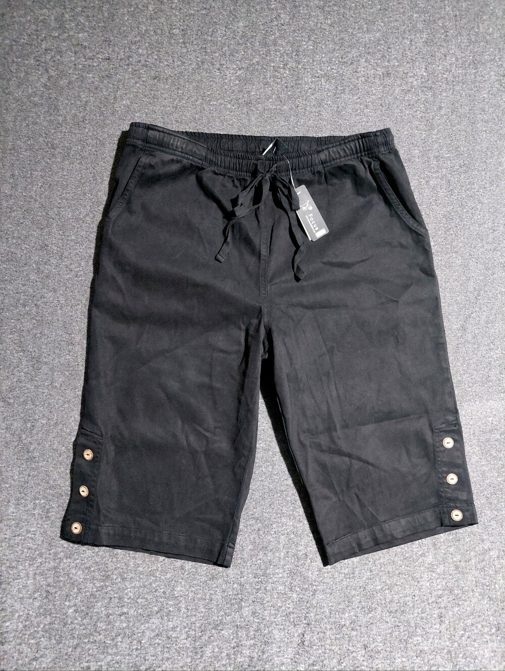Women's FOCUS Bermuda Length Black Button-Hem Shorts Sz M